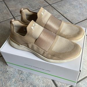 *MUST GO* MENS GOLD APL